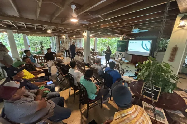 Panamá Este, octubre de 2025. Productores de Garachiné, en la provincia de Darién, participaron en una jornada de intercambio de experiencias en la finca demostrativa Coquira Soil Project, con el objetivo de conocer prácticas innovadoras de agricultura y ganadería regenerativa que promueven la restauración de suelos, la producción sostenible de alimentos y la conservación de […]