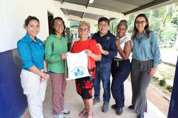 <p>La historia de éxito de Carlos y su finca sostenible gracias a la Fundación Natura. En un mundo donde la sostenibilidad y la conservación del medio ambiente son imperativas, la Fundación Natura se enorgullece de compartir una inspiradora historia de transformación a través del Fondo FIDECO y la economía circular. Conozcan la historia de Carlos, [&hellip;]</p>