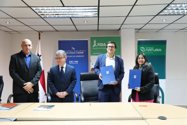 <p>Como parte de su compromiso con la formación de líderes ambientales y el fortalecimiento de capacidades en las comunidades de la Cuenca Hidrográfica del Canal de Panamá, Fundación Natura desarrolló un taller de introducción a los drones y a las ciencias espaciales dirigido a estudiantes del Bachillerato Agropecuario del Instituto Profesional y Técnico (IPT) de [&hellip;]</p>