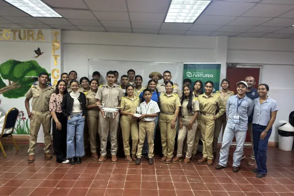 <p>Como parte de su compromiso con la formación de líderes ambientales y el fortalecimiento de capacidades en las comunidades de la Cuenca Hidrográfica del Canal de Panamá, Fundación Natura desarrolló un taller de introducción a los drones y a las ciencias espaciales dirigido a estudiantes del Bachillerato Agropecuario del Instituto Profesional y Técnico (IPT) de [&hellip;]</p>