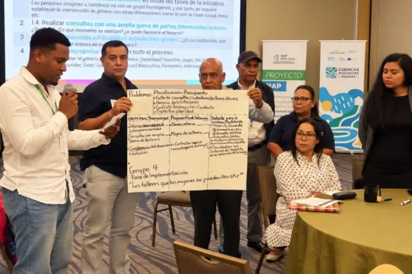 <p>Los proyectos NAP Panamá y Cuencas Resilientes, ambos desarrollados por MiAMBIENTE y el PNUMA -con el apoyo de la Fundación Natura- llevaron a cabo un taller para sensibilizar sobre el enfoque de género y su importancia en todo el ciclo de diseño, implementación, monitoreo y evaluación de los planes de adaptación al cambio climático. La [&hellip;]</p>