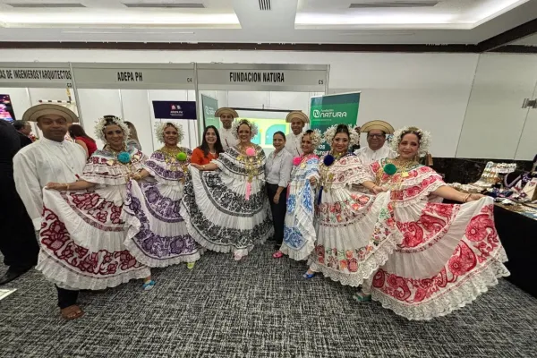 <p>Ciudad de Panamá, septiembre 2025 — Fundación Natura participó en el Sexto Encuentro Nacional de Desarrollo Sostenible (ENADES 2025), celebrado en el Club David, provincia de Chiriquí, presentando el panel “Soluciones Basadas en la Naturaleza (SbN) como medidas para la protección de la biodiversidad aplicada a la gestión de los territorios”. Este espacio, desarrollado en [&hellip;]</p>