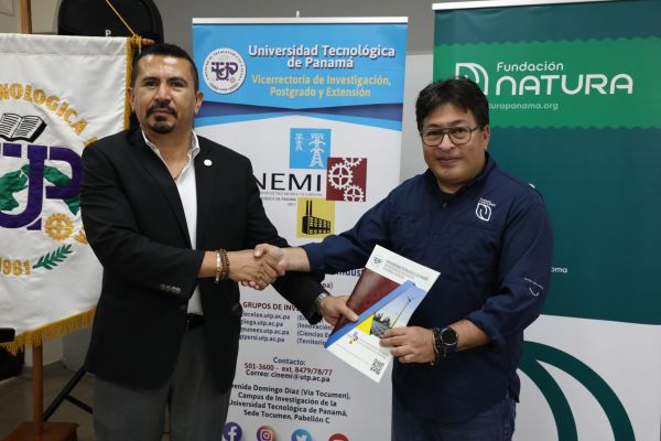 <p>En un evento destacado en la Universidad Tecnológica de Panamá (UTP) y en el Centro de Investigación e Innovación Eléctrica, Mecánica y de la Industria (CINEMI), nuestro gerente de proyectos, Alvin Alzamora, compartió una perspectiva innovadora sobre la conservación ambiental y su relación con el cambio climático. La presentación se centró en la necesidad urgente [&hellip;]</p>